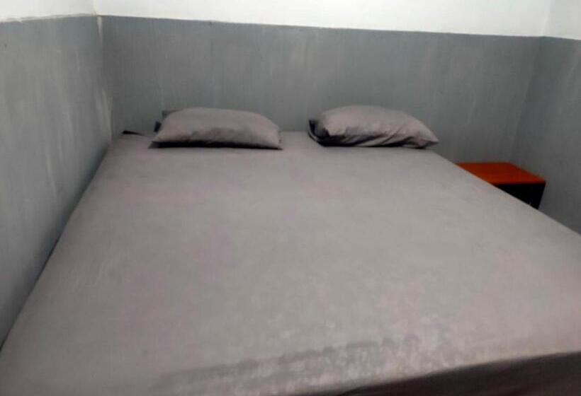 בית מלון כפרי Reddoorz Plus Near Alun Alun Sumenep