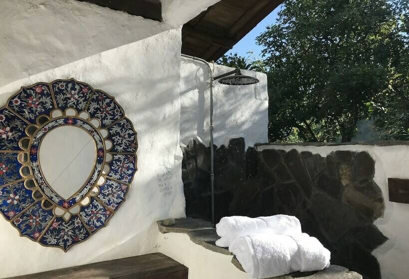 Viga Vieja Cabaña Rustica By Nomad Guru