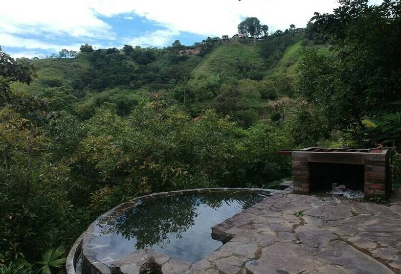 Viga Vieja Cabaña Rustica By Nomad Guru