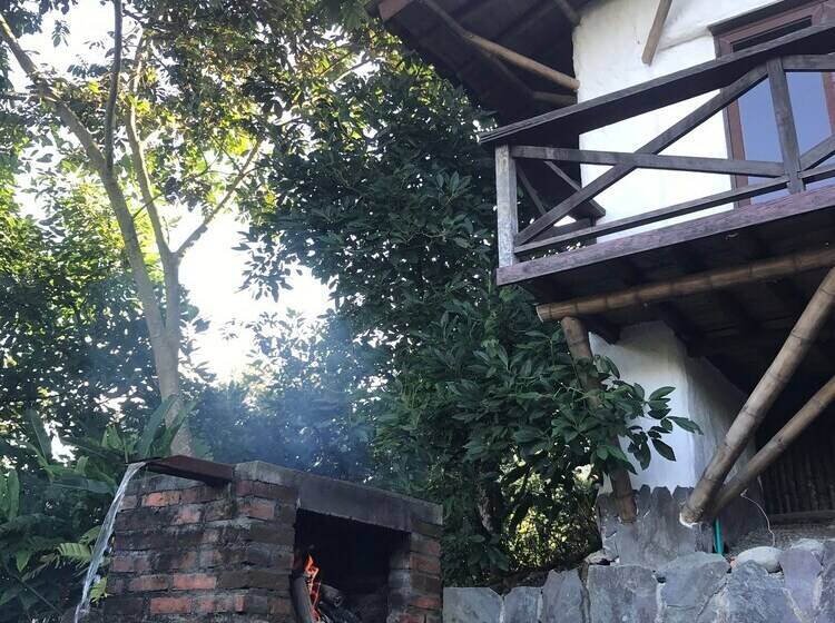 Viga Vieja Cabaña Rustica By Nomad Guru