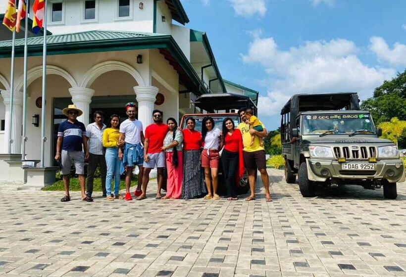 בית מלון כפרי Lakegala Resort