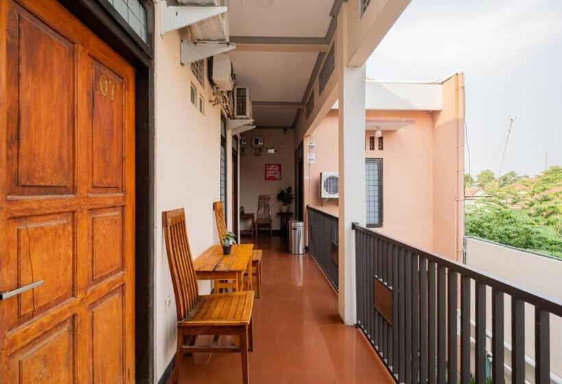 ホテル Reddoorz Near Kampung Inggris Pare