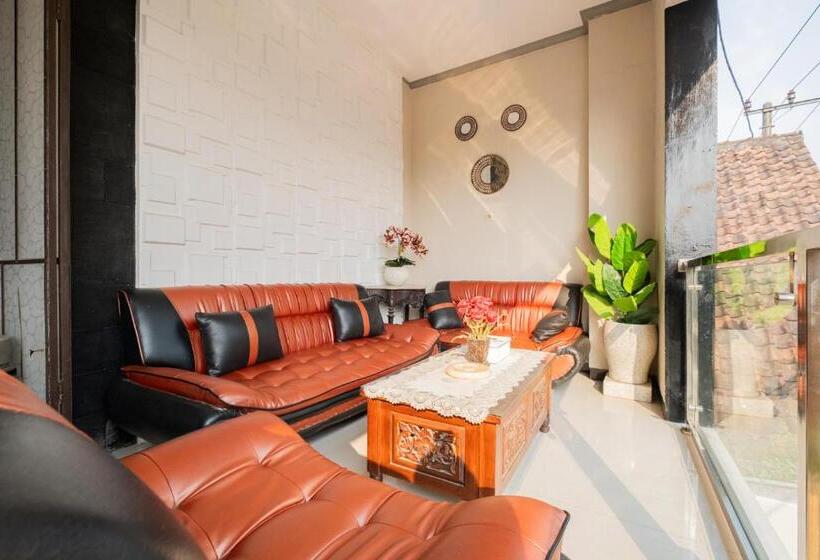 ホテル Reddoorz Near Kampung Inggris Pare