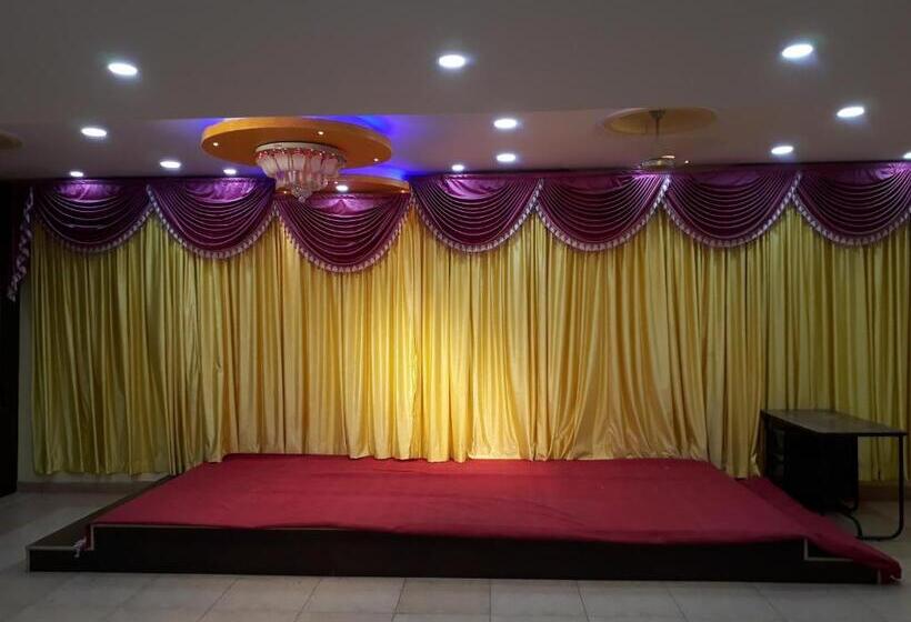 فندق Sri Vaari Residency