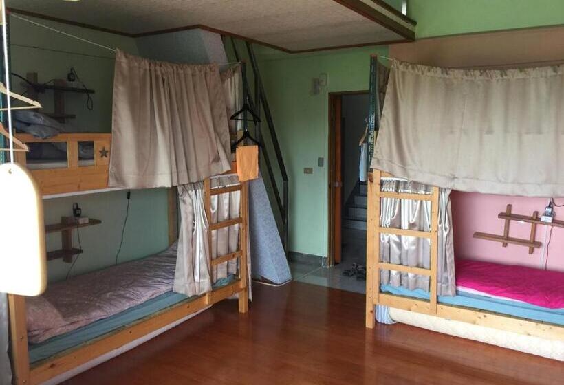 تختخواب و صبحانه Johnnie S Inn