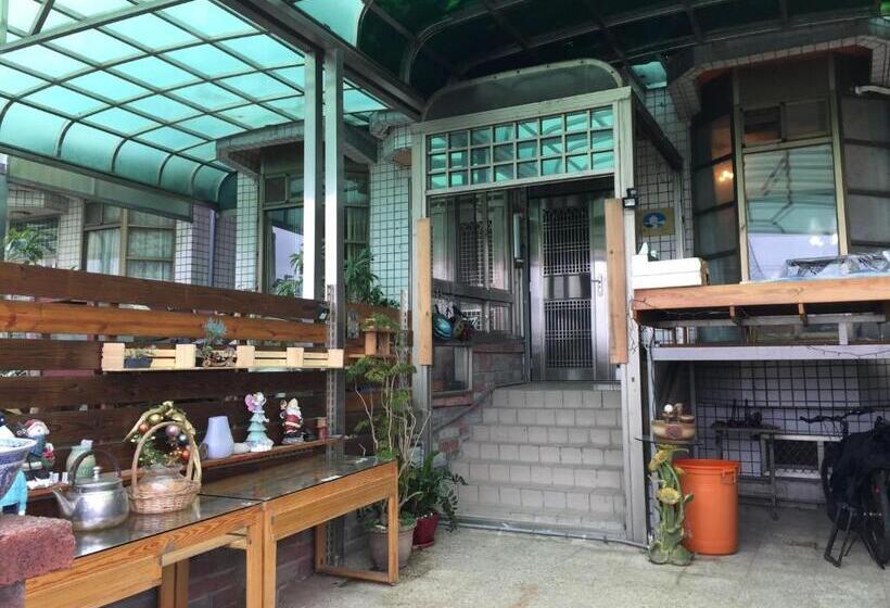 تختخواب و صبحانه Johnnie S Inn