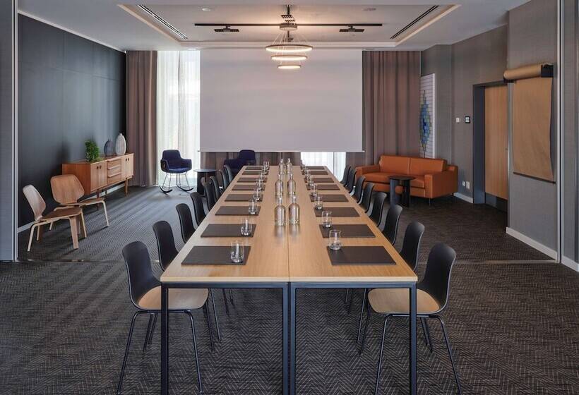 Adina Apartment Hotel Cologne