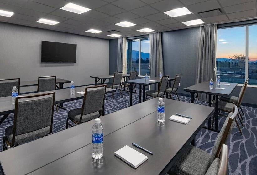 فندق Fairfield Inn & Suites By Marriott Klamath Falls