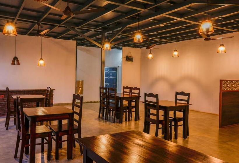 호텔 Lotusfeet Beach Resort Morjim