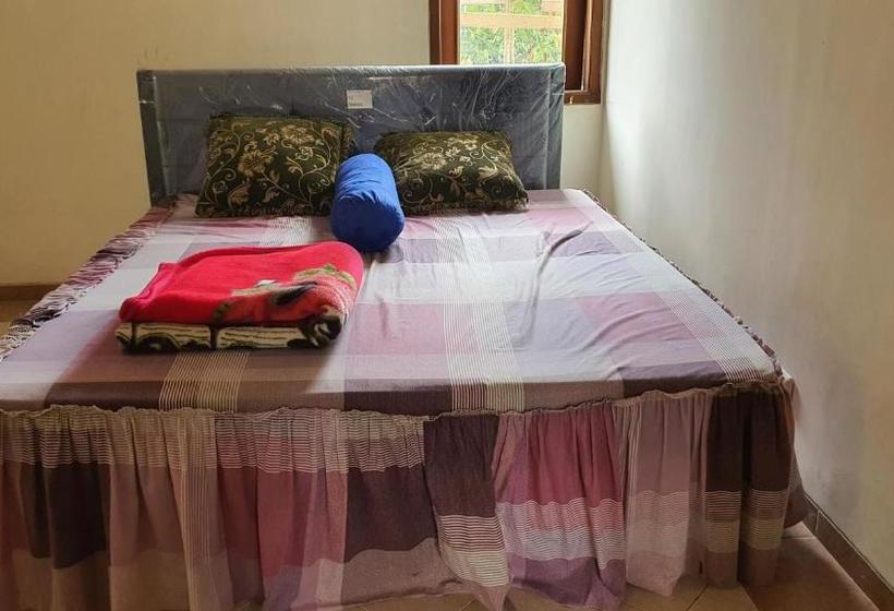 Отель Oyo 90043 Vila Afanda Syariah