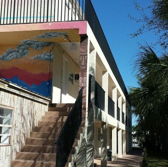 Отель The Bay Inn At Lani Kai