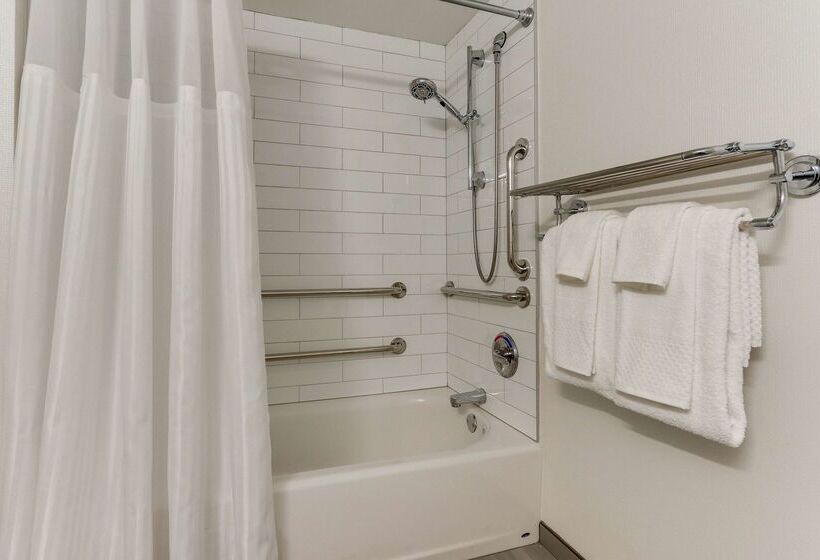 Отель Doubletree By Hilton St. Louis Forest Park