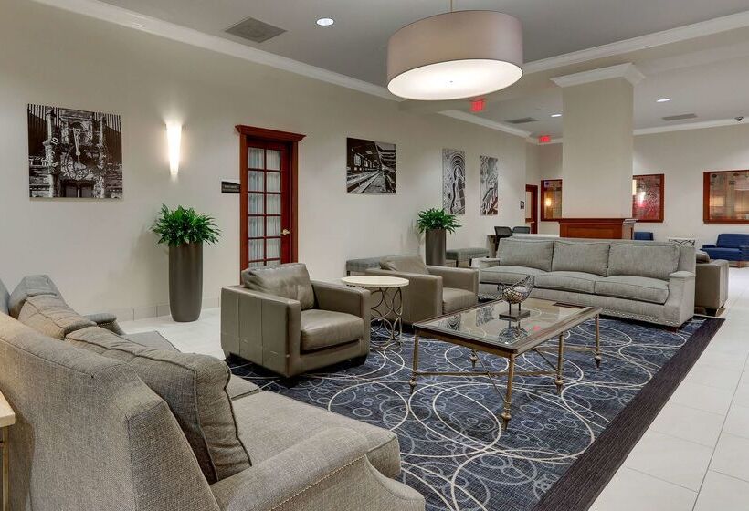 هتل Doubletree By Hilton St. Louis Forest Park