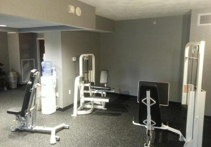 هتل Doubletree By Hilton St. Louis Forest Park