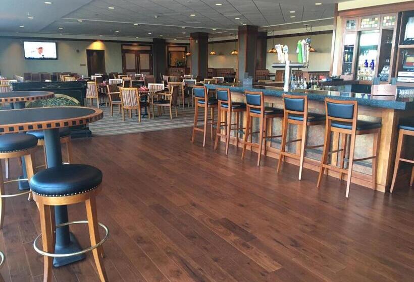 בית מלון כפרי Eaglewood Resort & Spa