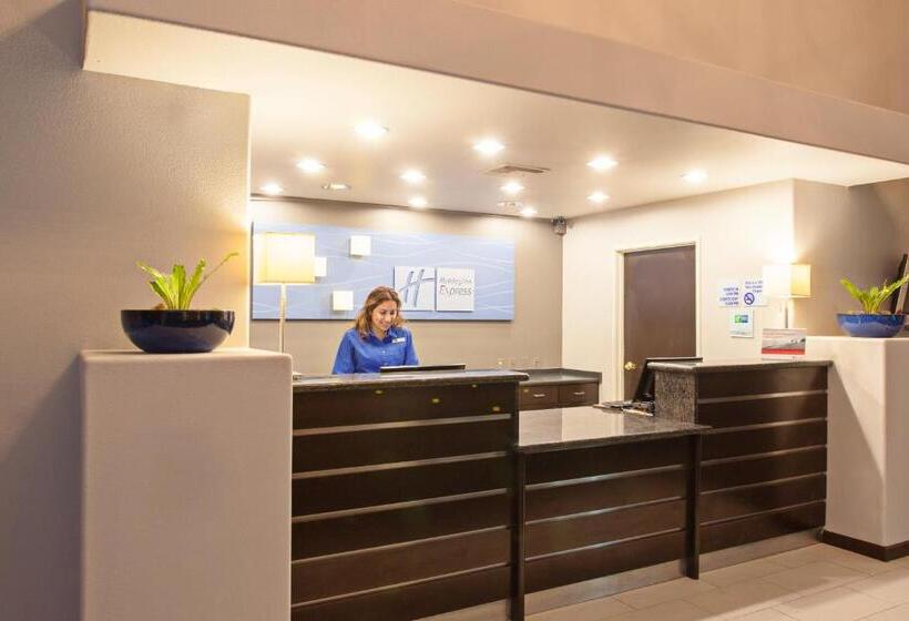 בית מלון כפרי Holiday Inn Express Temecula, An Ihg
