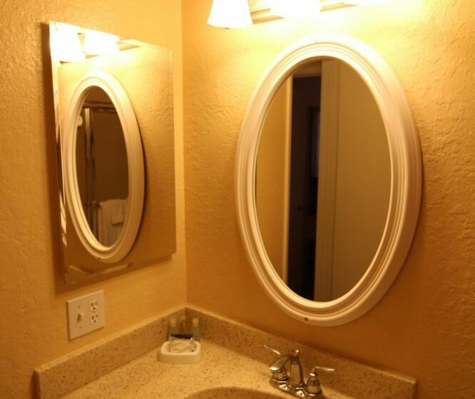 בית מלון כפרי Lake Arrowhead Chalets