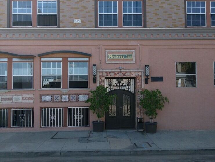 ホテル Monterey Inn