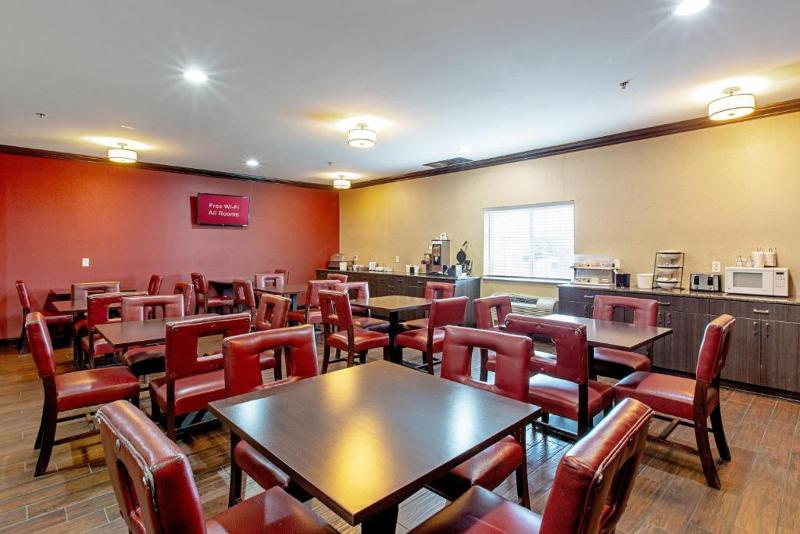 هتل Red Roof Inn & Suites Omaha  Council Bluffs
