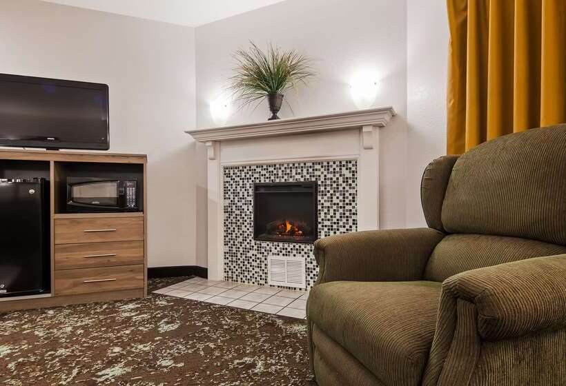هتل Ramada By Wyndham Cedar Rapids South