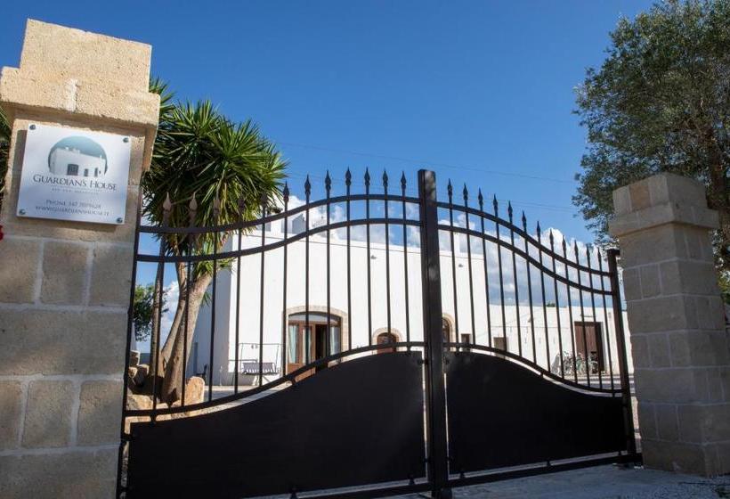 تختخواب و صبحانه Guardian's House