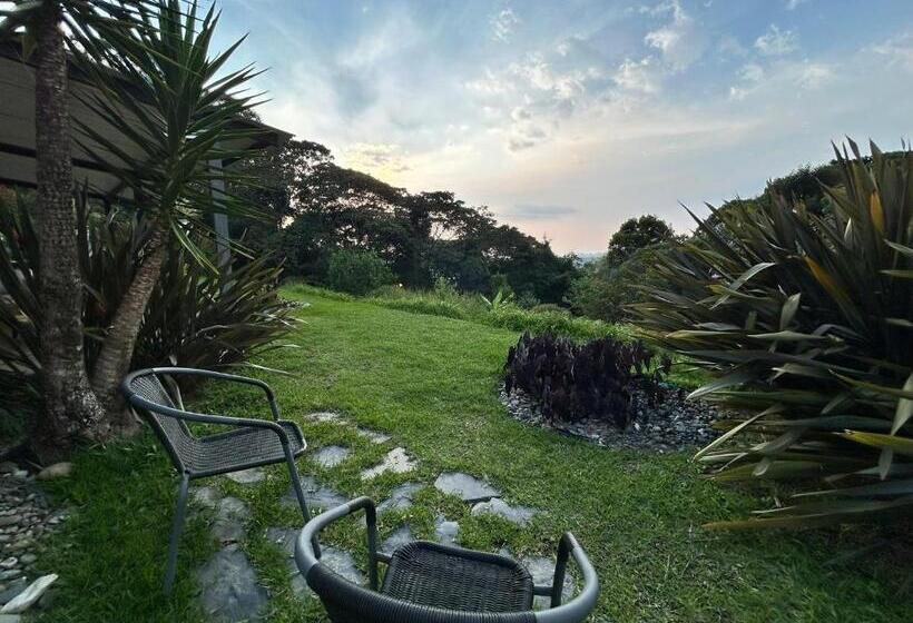 تختخواب و صبحانه Wayra Natura