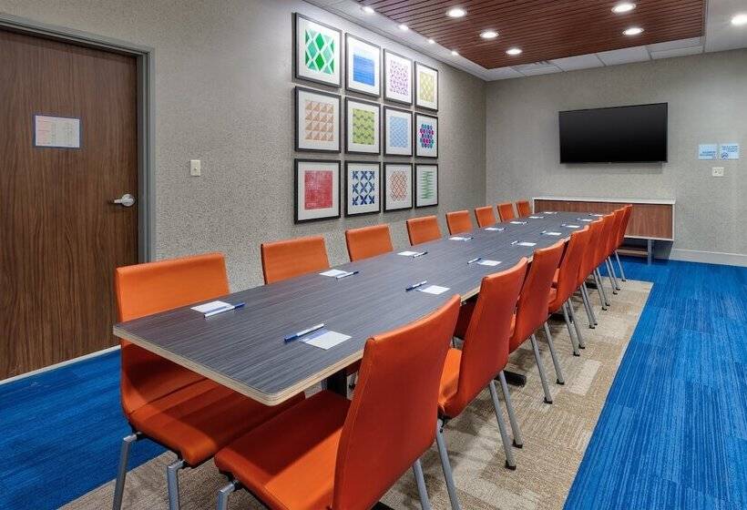 호텔 Holiday Inn Express & Suites   Wooster, An Ihg