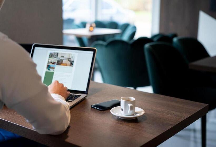 پانسیون Karolina