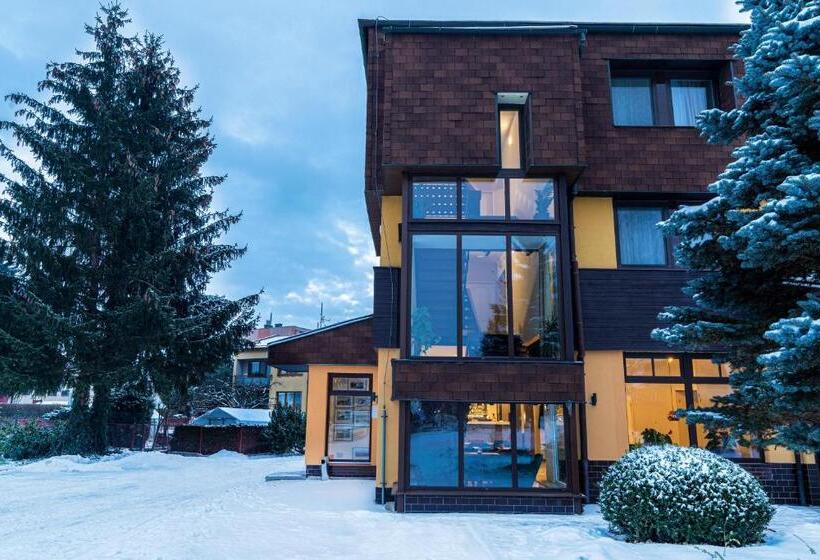 پانسیون Karolina