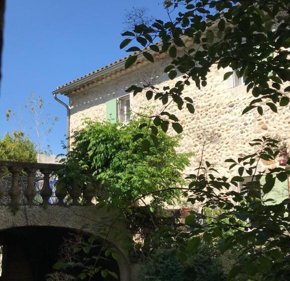 بنسيون Les Cailloux Dorés