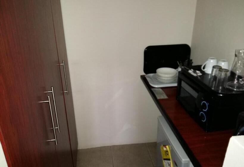 פנסיון Pine Tree Lodge Pe