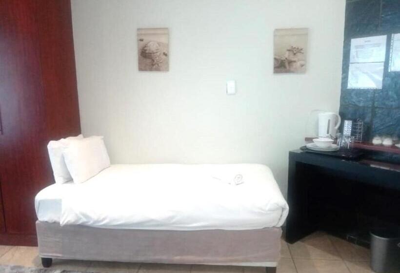 פנסיון Pine Tree Lodge Pe