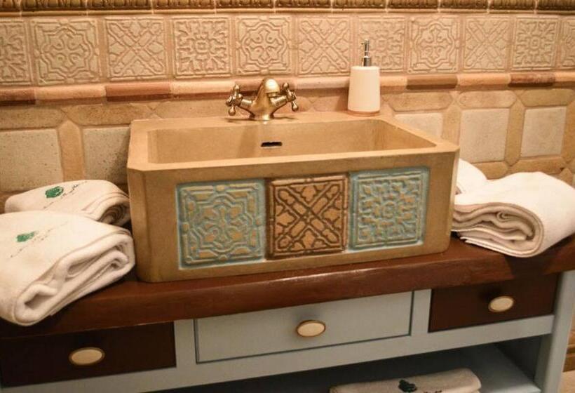 مبيت وإفطار Somhegyi öreg Hársfák Major Vendégház