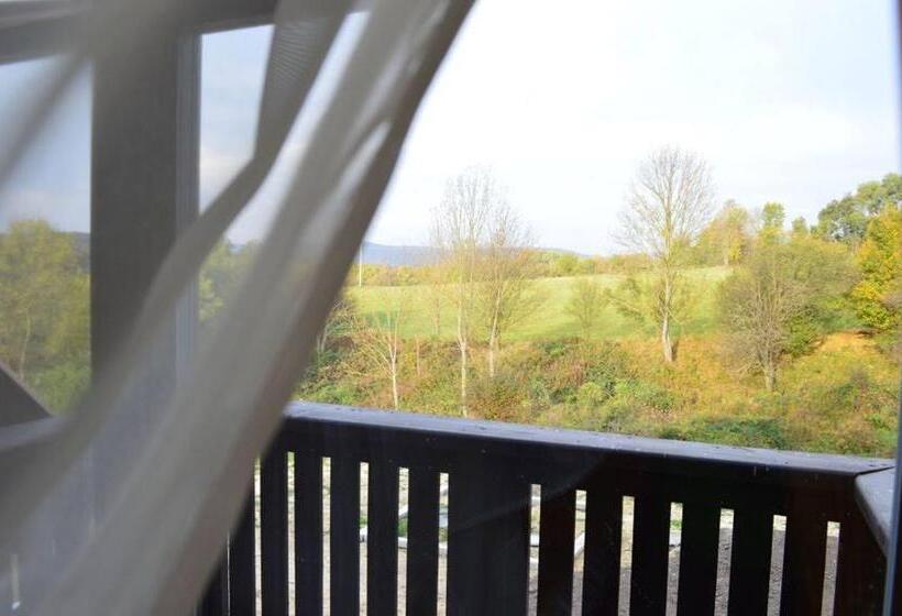 مبيت وإفطار Somhegyi öreg Hársfák Major Vendégház