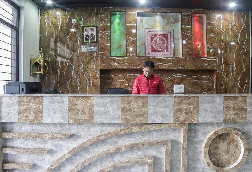 فندق Oyo 30488 Satkar