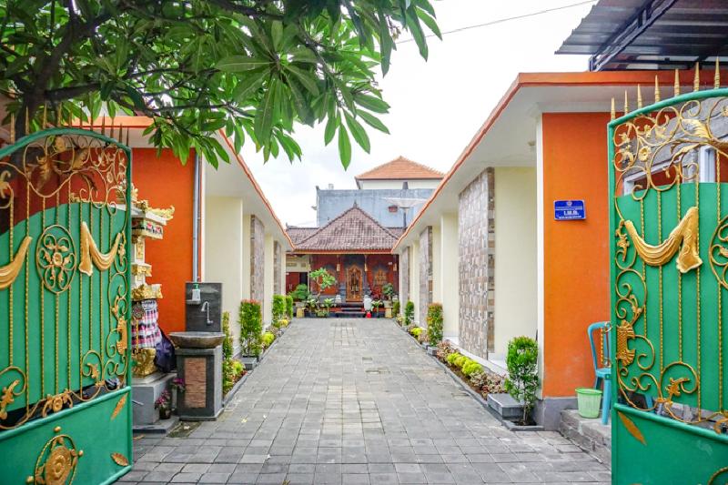 호텔 Reddoorz Near Buleleng Harbour 2
