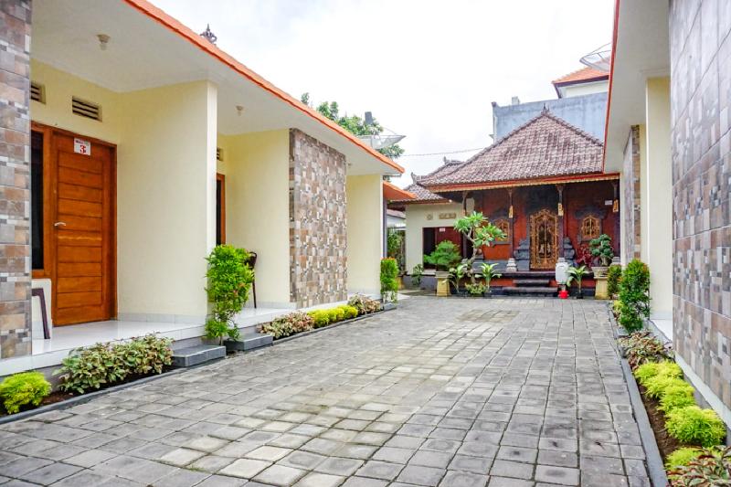 호텔 Reddoorz Near Buleleng Harbour 2