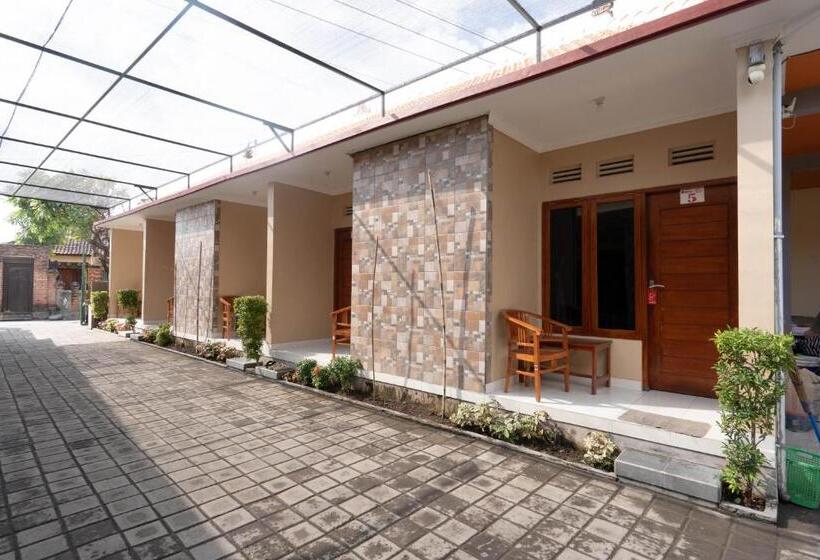 호텔 Reddoorz Near Buleleng Harbour 2