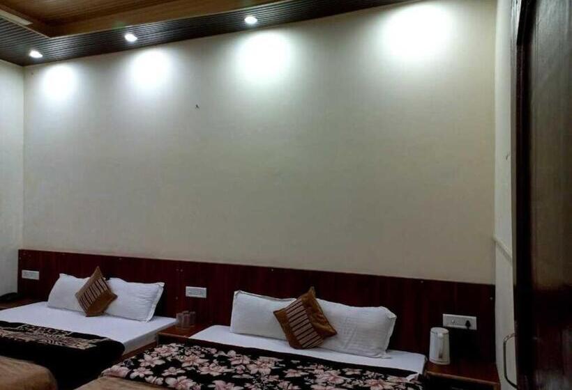 בית מלון כפרי Sunny Pines Resort