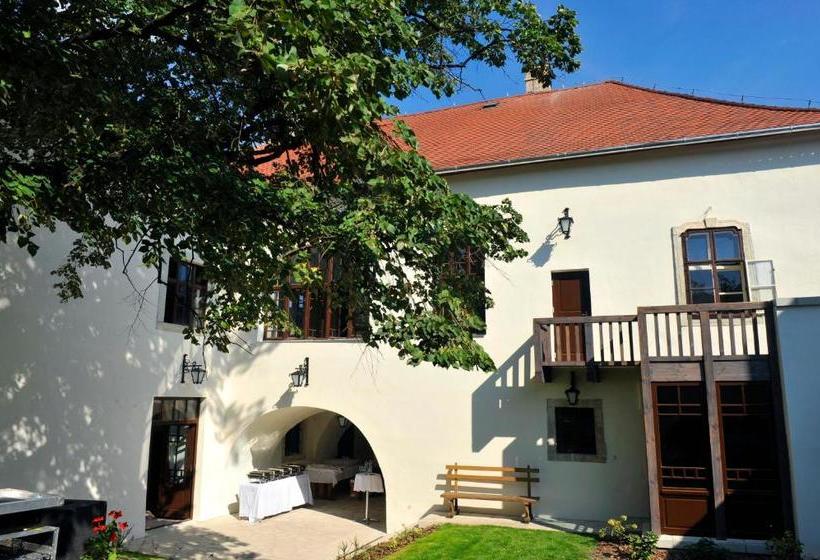 פנסיון Barta Pince Rákóczi Lakosztályok