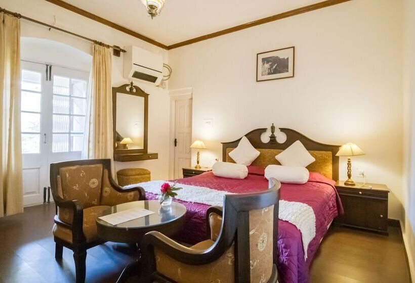 منتجع Tree Of Life Grand Oak Manor Binsar