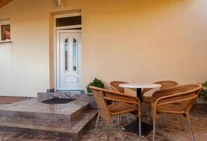 پانسیون Guesthouse Villa Adria