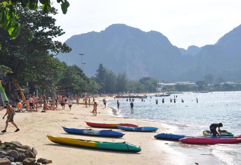 استراحتگاه Dee Dee Sea Front