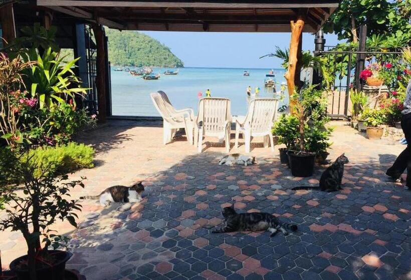 استراحتگاه Dee Dee Sea Front