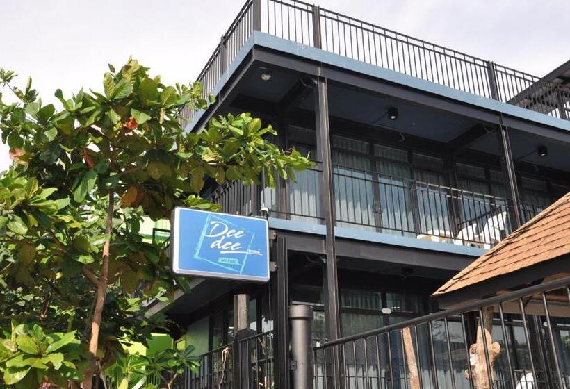 استراحتگاه Dee Dee Sea Front