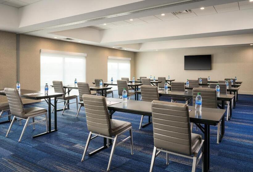 هتل Holiday Inn Express & Suites   Lockport, An Ihg