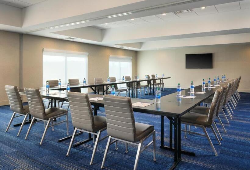 هتل Holiday Inn Express & Suites   Lockport, An Ihg