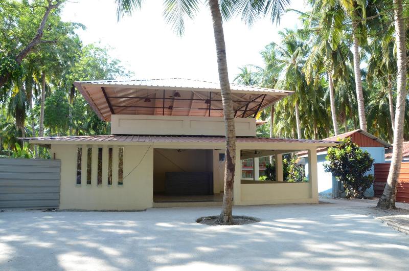 Отель Coconhuts Beach Resortneil Island