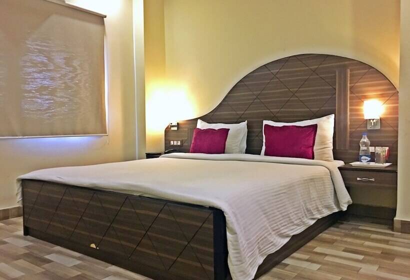 호텔 Genx Plaza Mughalsarai