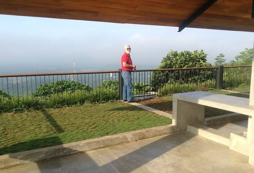 בית מלון כפרי Kithul Kanda Mountain Resort